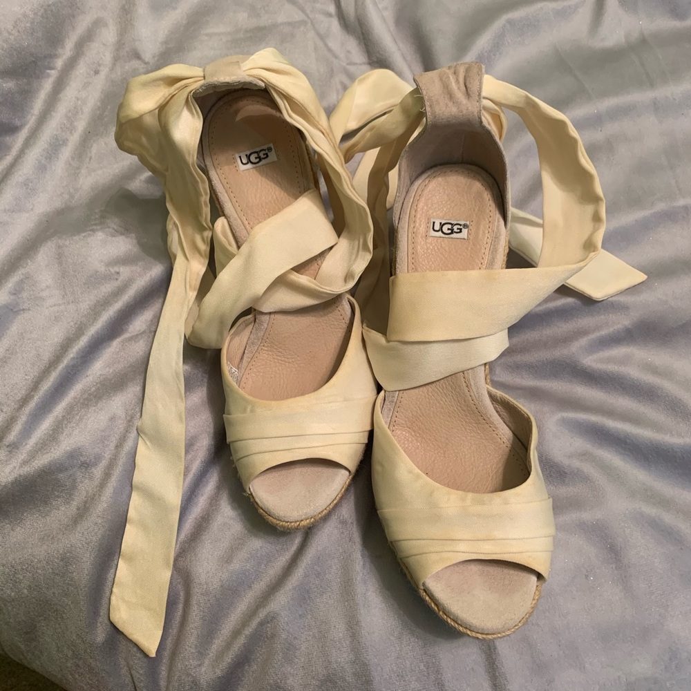 UGG Bow-Tie Wedge Heels 8